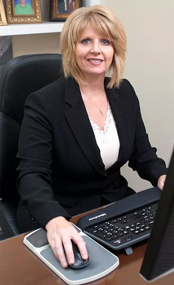 In-House Claims Department: lady at computer